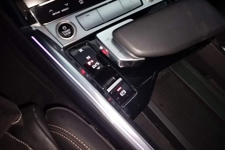 Used Audi e-tron 2021 50 quattro Luxury Edition Gear Lever