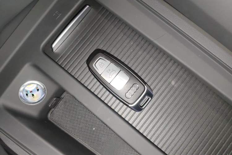 Used Audi e-tron 2021 50 quattro Luxury Edition Interior 1