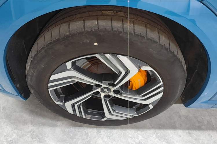 Used Audi e-tron 2021 50 quattro Prestige Edition Left Front Wheel Hub