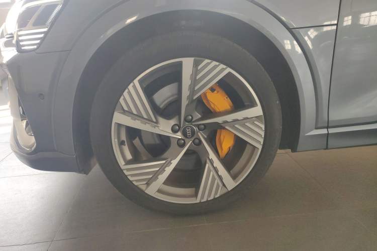 Used Audi e-tron 2021 50 quattro Prestige Edition Left Front Wheel Hub