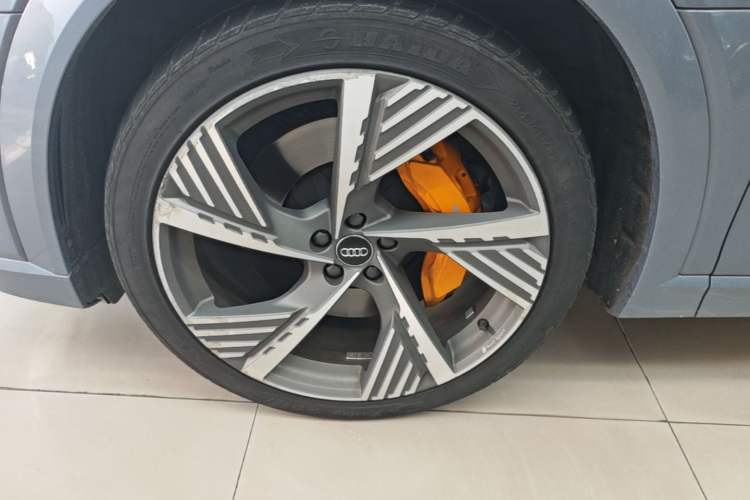 Used Audi e-tron 2021 50 quattro Prestige Edition Left Front Wheel Hub