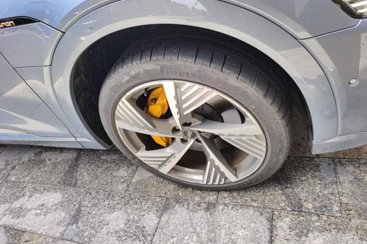 Used Audi e-tron 2021 50 quattro Prestige Edition Right Front Wheel Hub