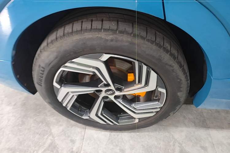 Used Audi e-tron 2021 50 quattro Prestige Edition Right Rear Wheel Hub