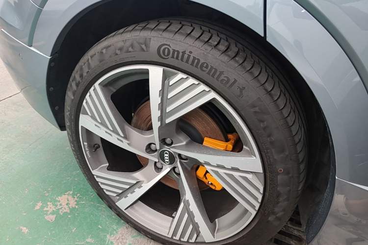 Used Audi e-tron 2021 50 quattro Prestige Edition Right Rear Wheel Hub