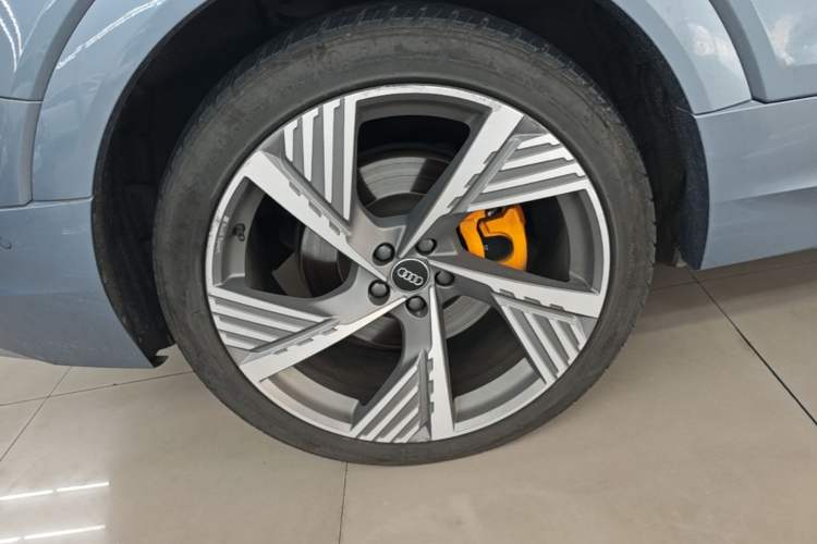 Used Audi e-tron 2021 50 quattro Prestige Edition Right Rear Wheel Hub