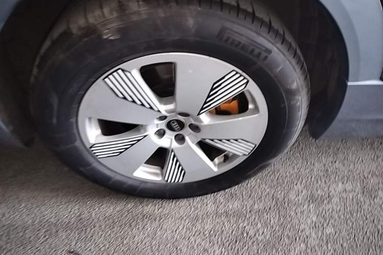 Used Audi e-tron 2021 50 quattro Luxury Edition Right Rear Wheel Hub