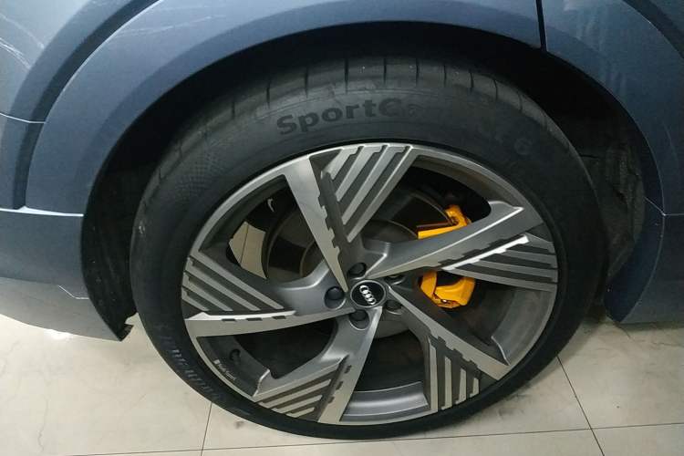 Used Audi e-tron 2021 50 quattro Prestige Edition Right Rear Wheel Hub