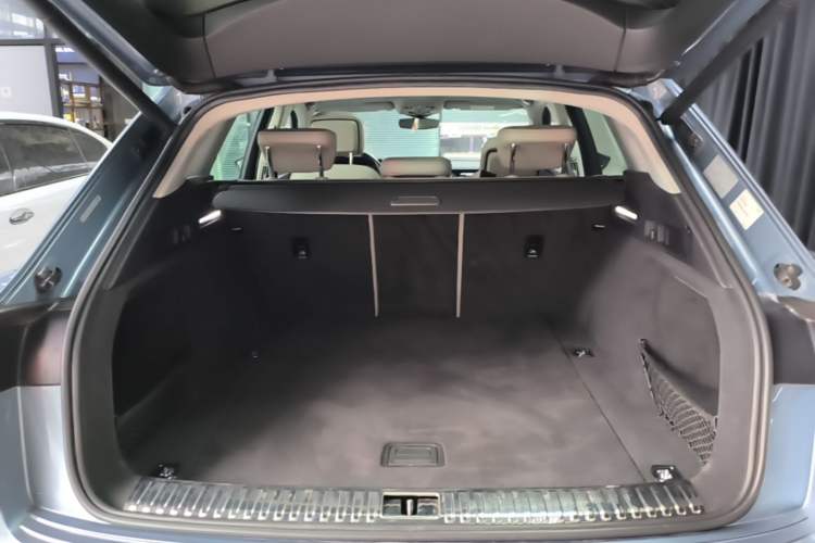 Used Audi e-tron 2021 50 quattro Prestige Edition Trunk