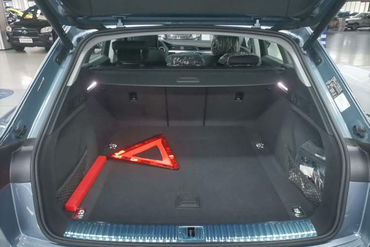Used Audi e-tron 2021 50 quattro Luxury Edition Trunk