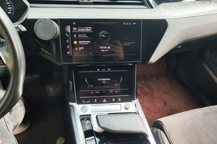 Used Audi e-tron 2021 50 quattro Prestige Edition Audio And AC Panel