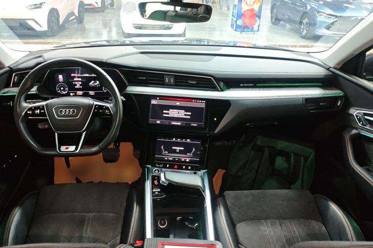 Used Audi e-tron 2021 50 quattro Prestige Edition Center Console