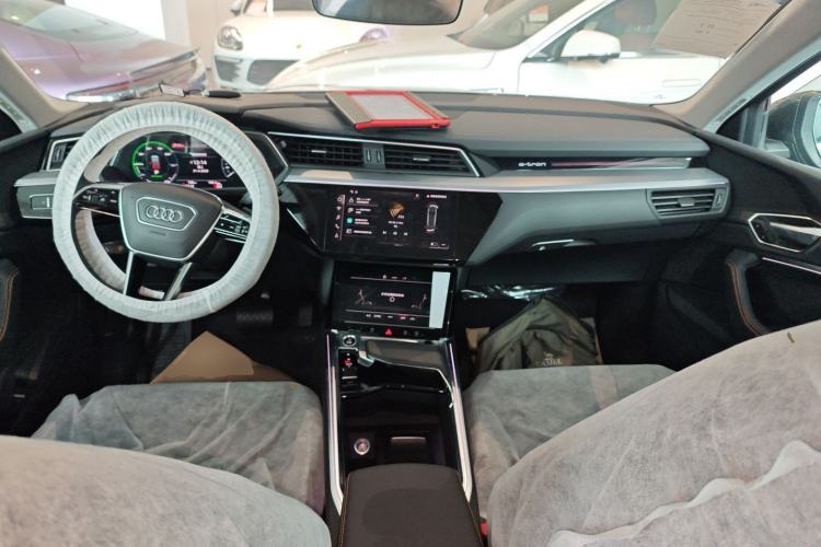 Used Audi e-tron 2021 50 quattro Luxury Edition Center Console