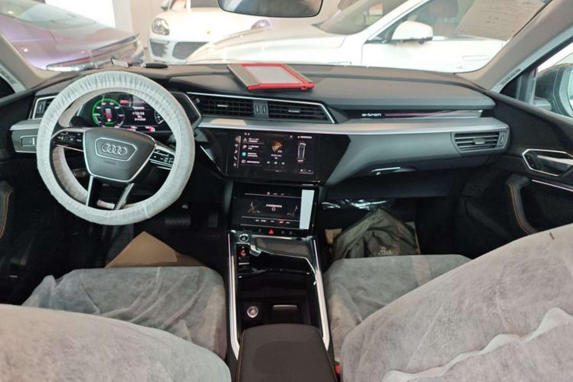 Used Audi e-tron 2021 50 quattro Luxury Edition Center Console