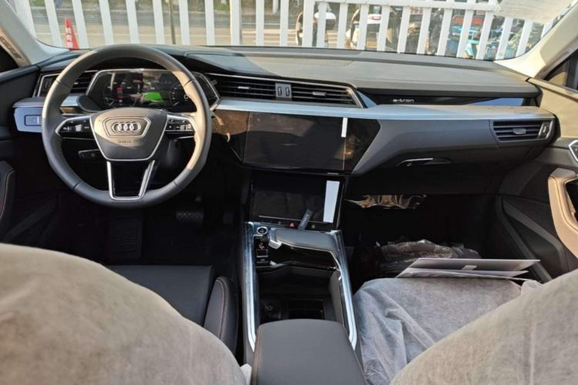 Used Audi e-tron 2021 50 quattro Luxury Edition Center Console