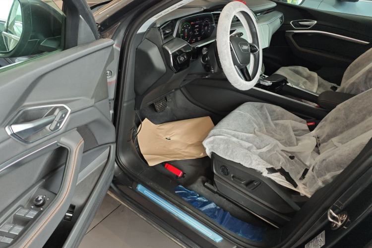Used Audi e-tron 2021 50 quattro Luxury Edition Driver Seat