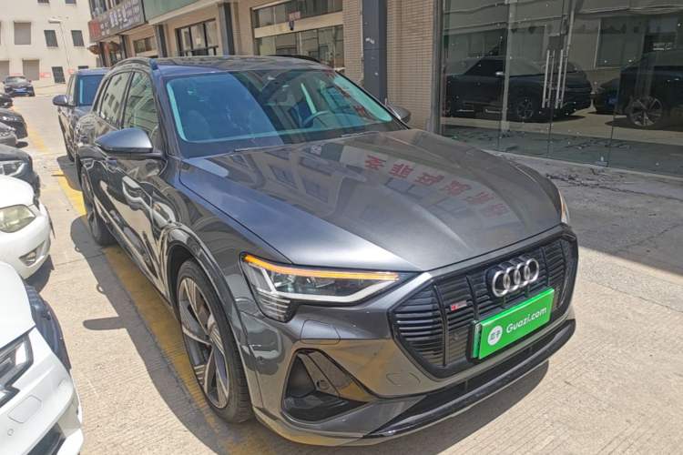 Used Audi e-tron 2021 50 quattro Luxury Edition Front Right 45 Deg