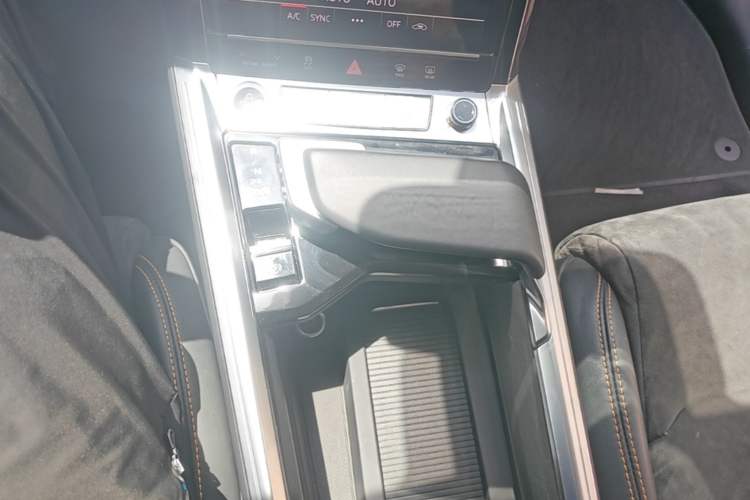 Used Audi e-tron 2021 50 quattro Luxury Edition Gear Lever