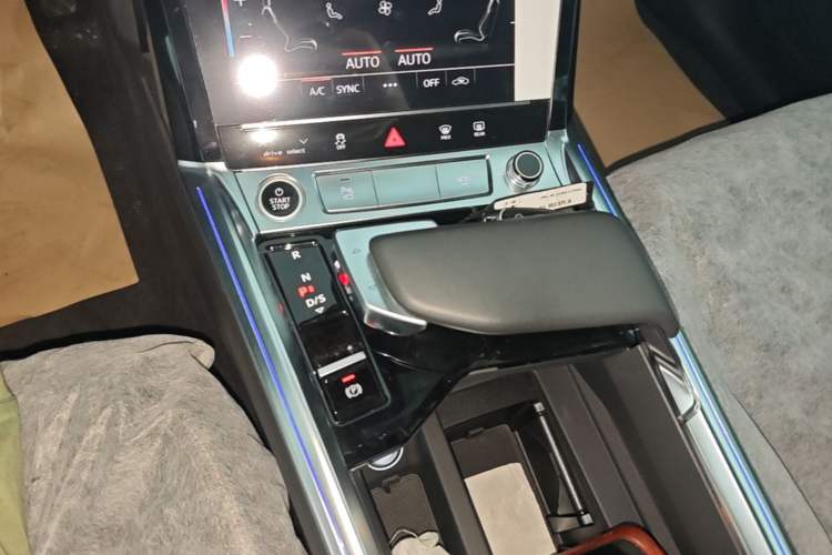 Used Audi e-tron 2021 50 quattro Luxury Edition Gear Lever
