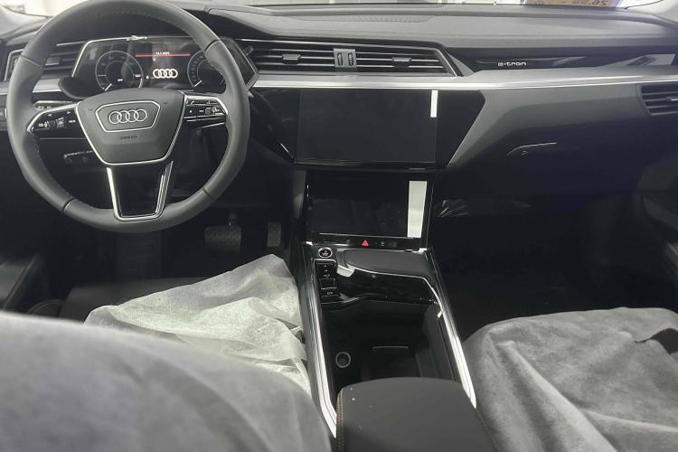 Used Audi e-tron 2021 50 quattro Luxury Edition Interior 2