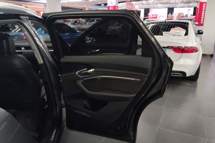 Used Audi e-tron 2021 50 quattro Prestige Edition Interior 4