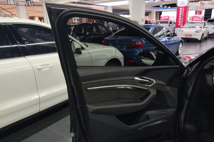 Used Audi e-tron 2021 50 quattro Prestige Edition Interior 5