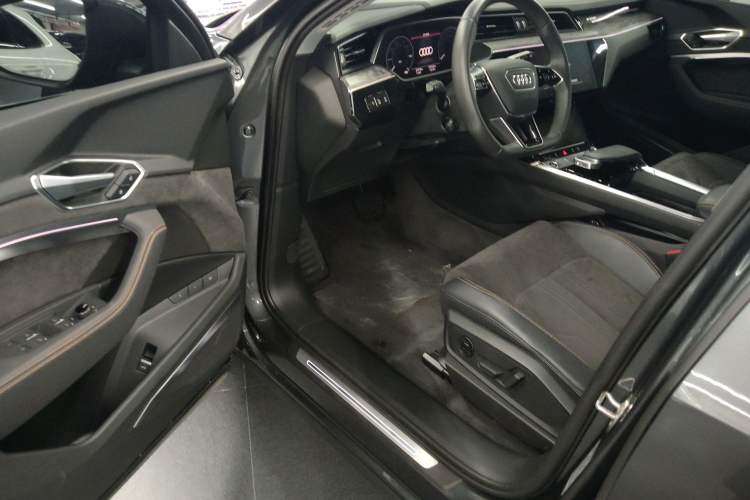 Used Audi e-tron 2021 50 quattro Prestige Edition Interior 7