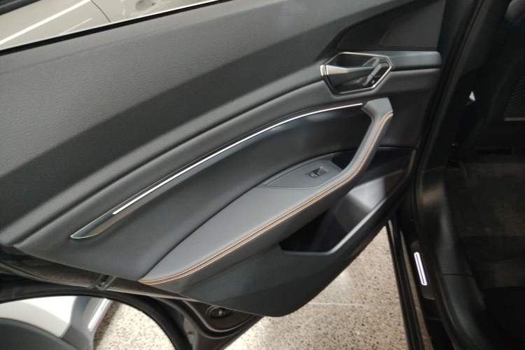 Used Audi e-tron 2021 50 quattro Luxury Edition Interior 8