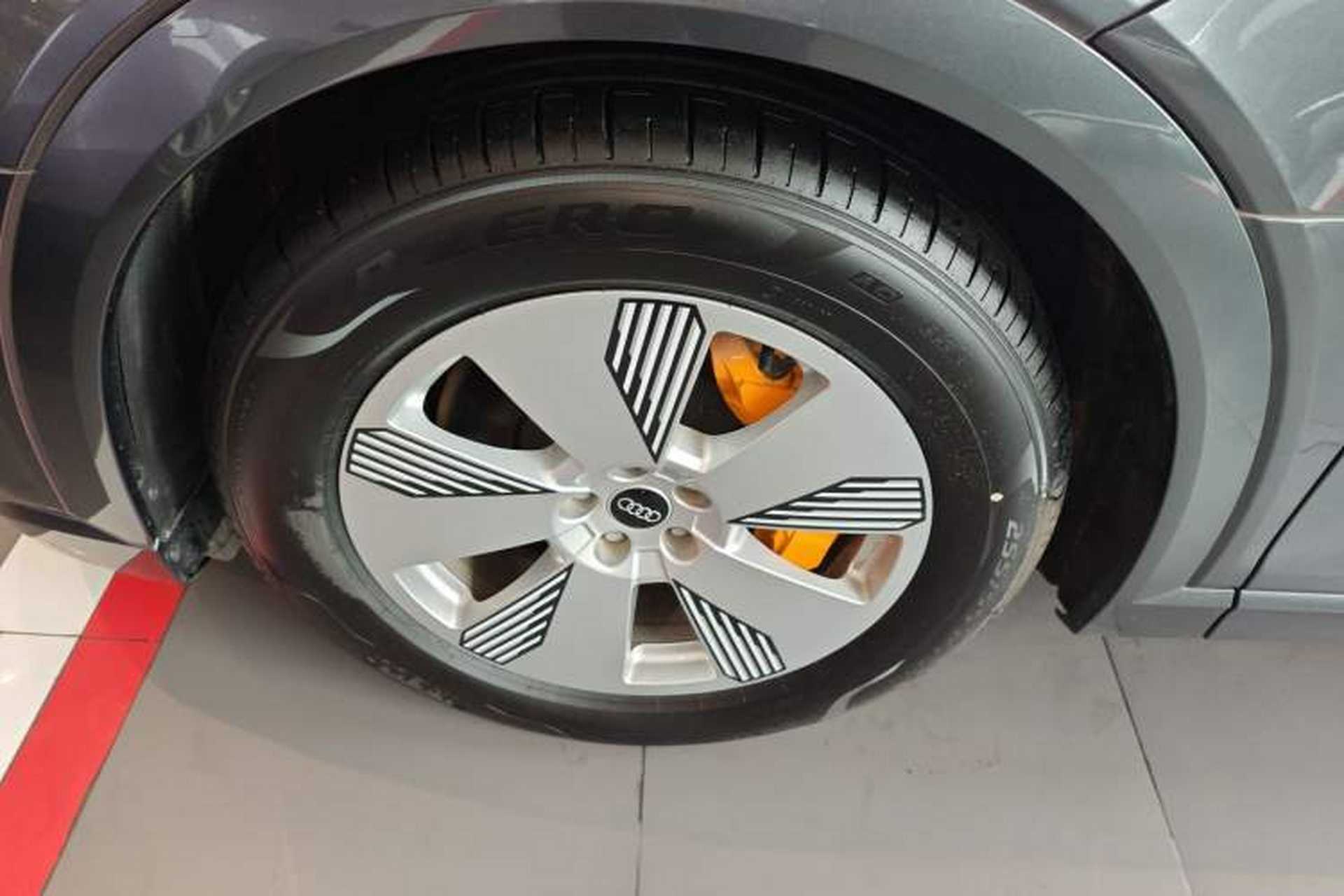 Used Audi e-tron 2021 50 quattro Luxury Edition Left Front Wheel Hub