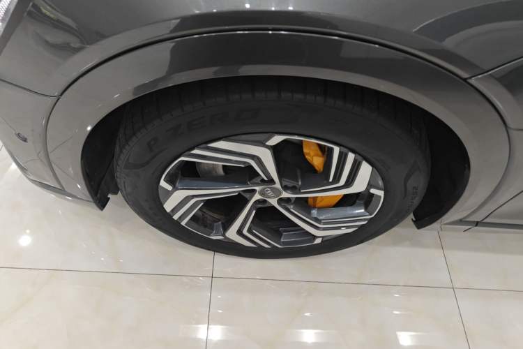 Used Audi e-tron 2021 50 quattro Prestige Edition Left Front Wheel Hub