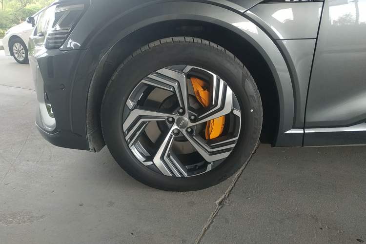 Used Audi e-tron 2021 50 quattro Prestige Edition Left Front Wheel Hub