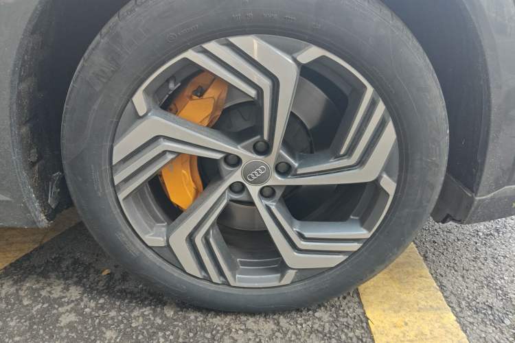 Used Audi e-tron 2021 50 quattro Prestige Edition Right Front Wheel Hub