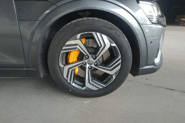 Used Audi e-tron 2021 50 quattro Prestige Edition Right Front Wheel Hub