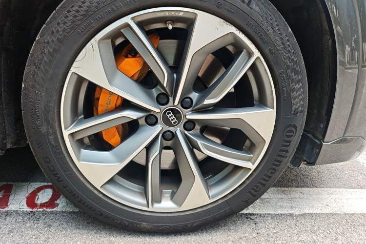 Used Audi e-tron 2021 Sportback 55 quattro Luxury Edition Right Front Wheel Hub