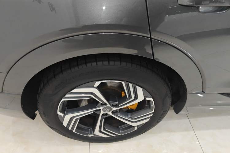 Used Audi e-tron 2021 50 quattro Prestige Edition Right Rear Wheel Hub