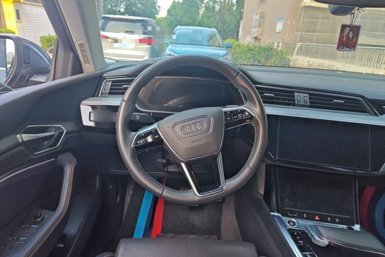 Used Audi e-tron 2021 50 quattro Luxury Edition Steering Wheel