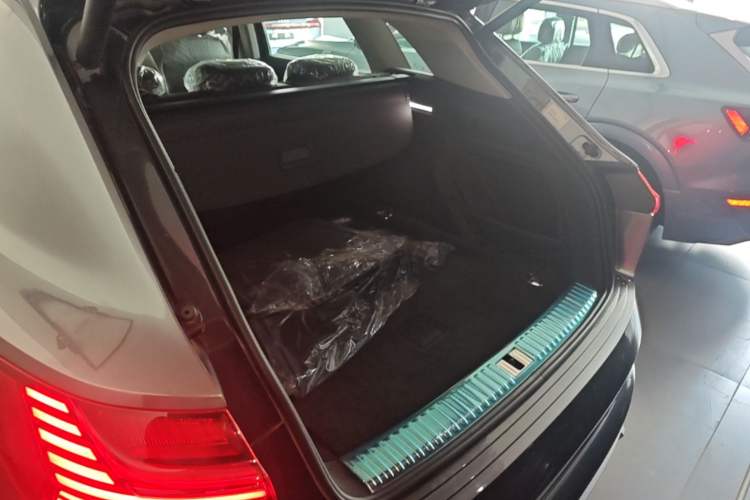 Used Audi e-tron 2021 50 quattro Luxury Edition Trunk
