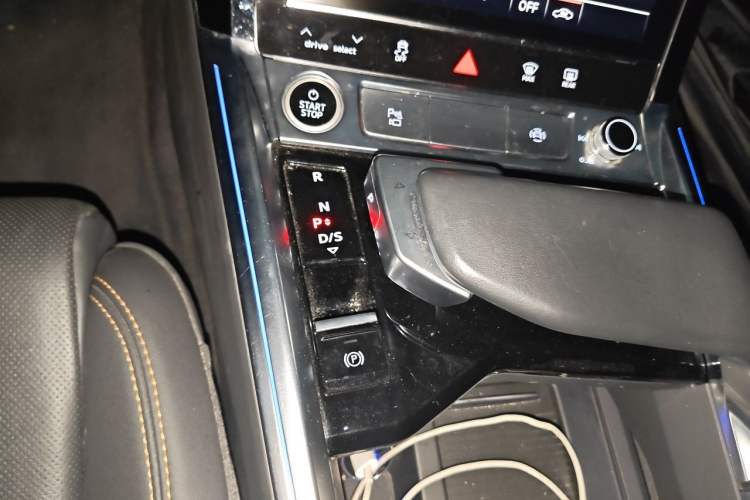 Used Audi e-tron 2021 50 quattro Luxury Edition Gear Lever