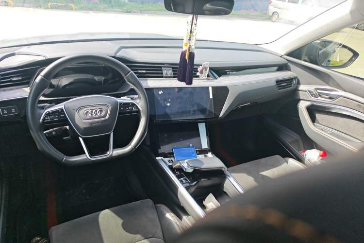 Used Audi e-tron 2021 50 quattro Prestige Edition Center Console