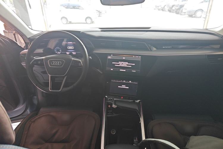 Used Audi e-tron 2021 50 quattro Luxury Edition Center Console