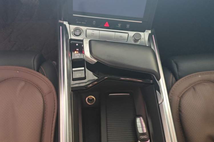 Used Audi e-tron 2021 50 quattro Luxury Edition Gear Lever