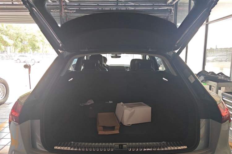 Used Audi e-tron 2021 50 quattro Luxury Edition Trunk