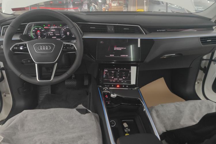 Used Audi e-tron 2021 50 quattro Luxury Edition Center Console