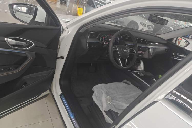 Used Audi e-tron 2021 50 quattro Luxury Edition Driver Seat
