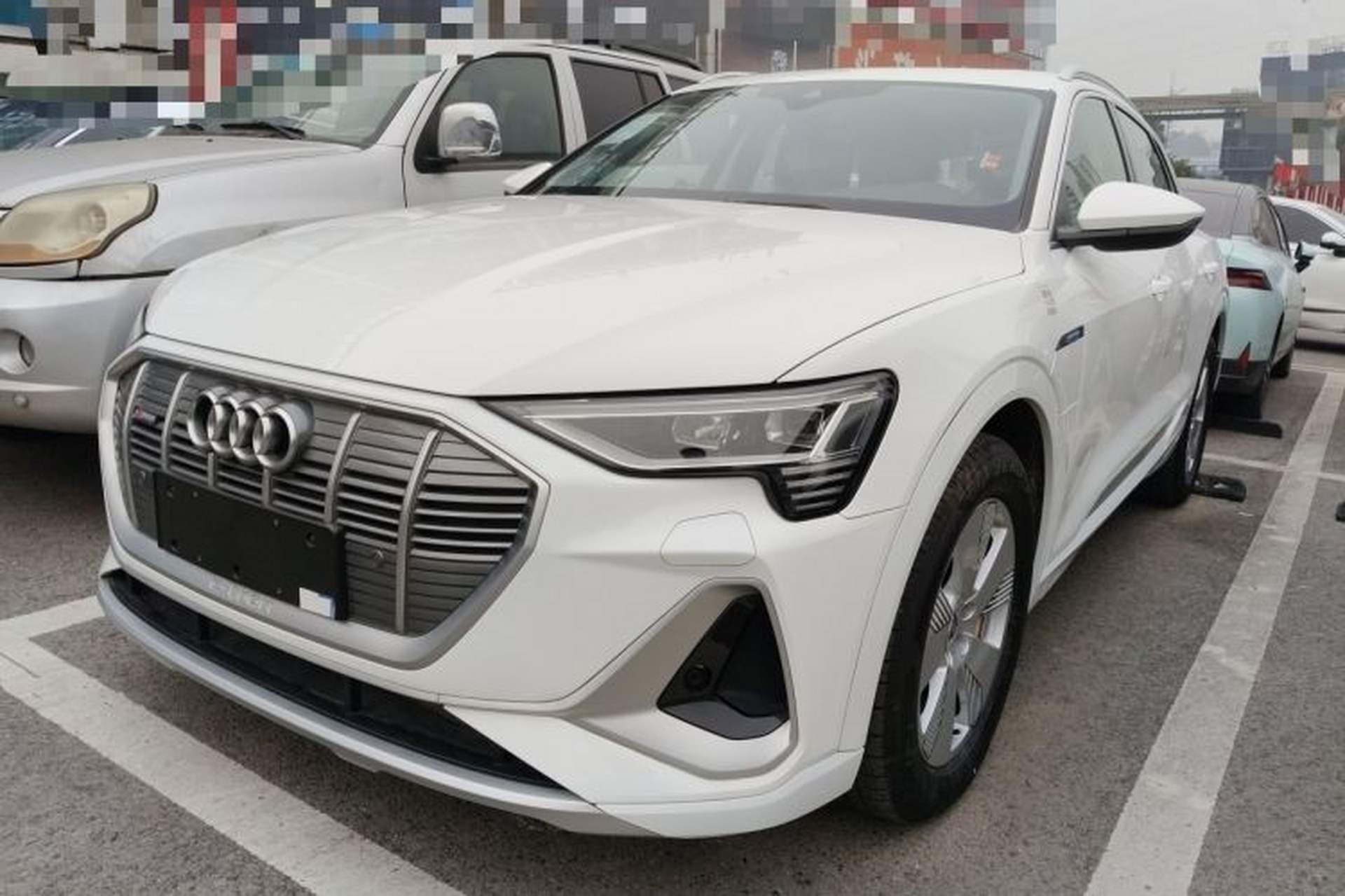 Used Audi e-tron 2021 50 quattro Luxury Edition Front Left 45 Deg