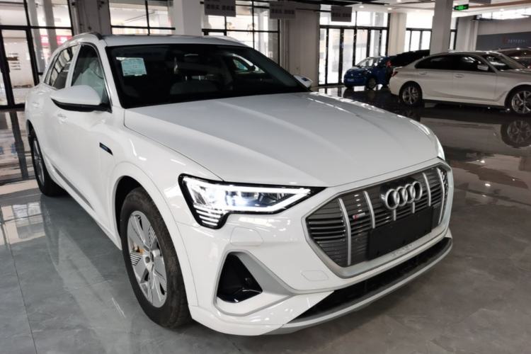 Used Audi e-tron 2021 50 quattro Luxury Edition Front Right 45 Deg