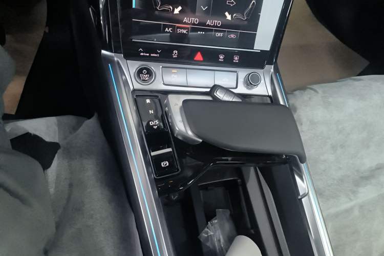 Used Audi e-tron 2021 50 quattro Luxury Edition Gear Lever