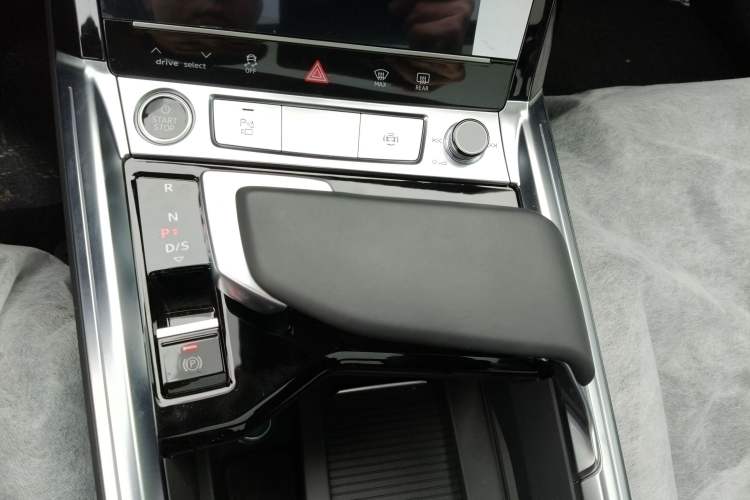 Used Audi e-tron 2021 50 quattro Luxury Edition Gear Lever