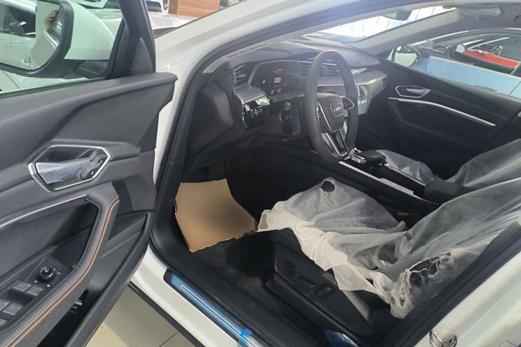 Used Audi e-tron 2021 50 quattro Luxury Edition Interior 3