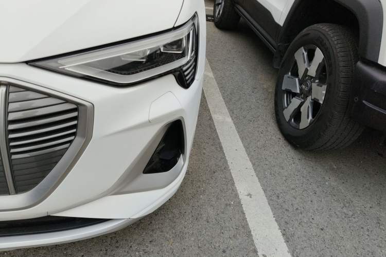 Used Audi e-tron 2021 50 quattro Luxury Edition Left Front Headlight