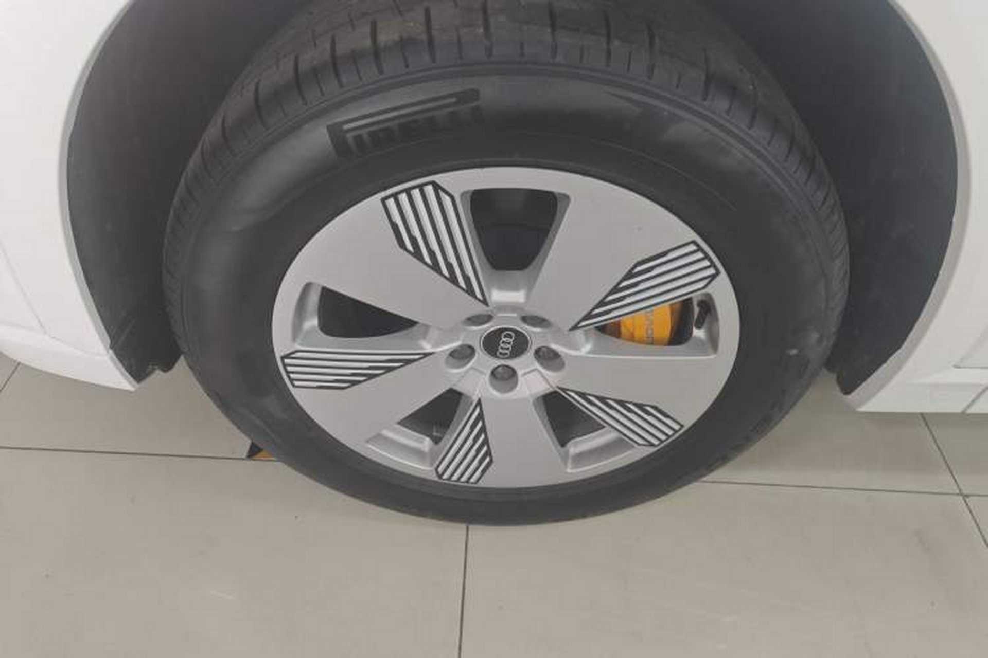 Used Audi e-tron 2021 50 quattro Luxury Edition Left Front Wheel Hub